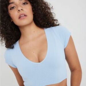 Seamless V-neck Tee Size M Blue